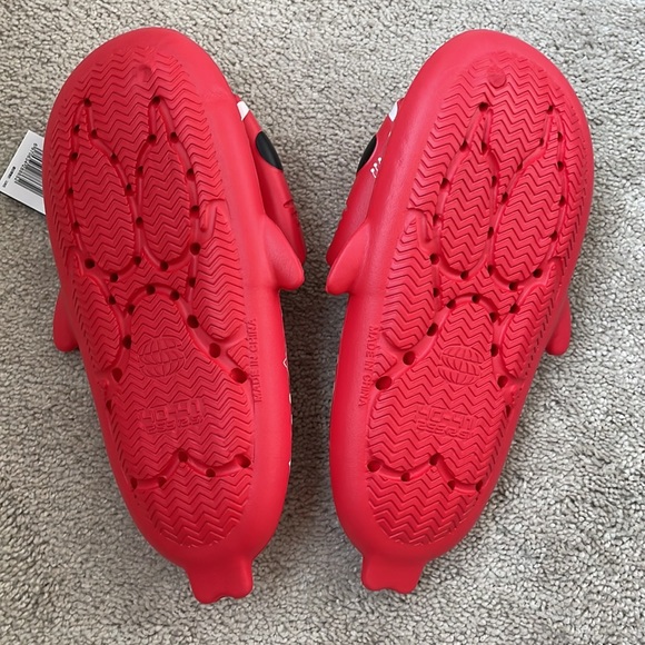 Chedoir Comfy Shark Slippers - Picture 3 of 4